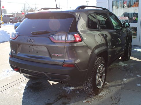 Used 2022 Jeep Cherokee Trailhawk image 5