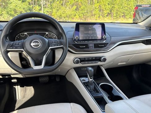 Used 2024 Nissan Altima 2.5 SV FWD image 27