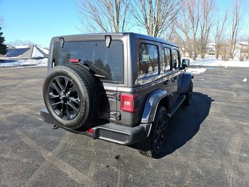 Used 2025 Jeep Wrangler Sahara image 6