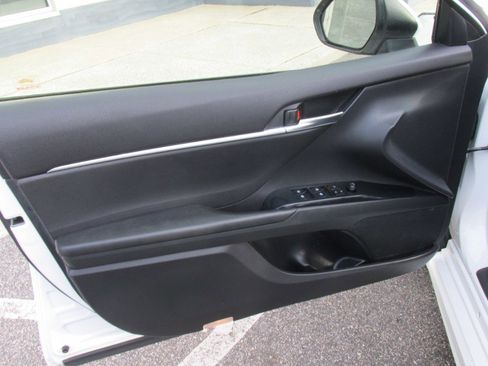 Used 2018 Toyota Camry SE image 54