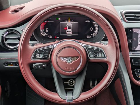 Certified 2025 Bentley Bentayga image 16