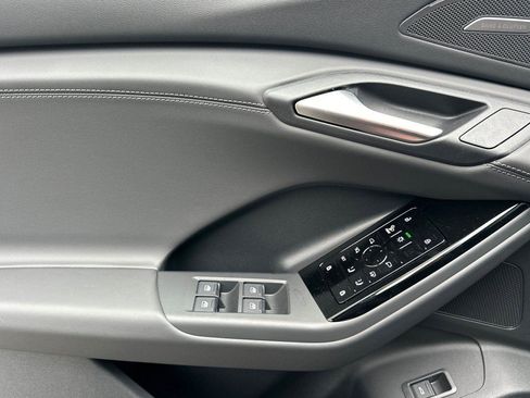 New 2025 Audi Q6 e-tron Premium Plus image 10