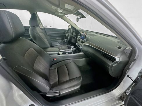 Used 2024 Nissan Altima 2.5 SV image 29
