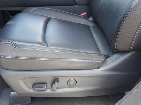 Used 2024 Nissan Pathfinder SL w/ SL Premium Package FWD image 23