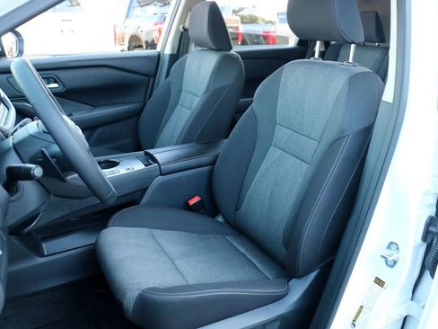 Used 2026 Nissan Rogue SV FWD image 18