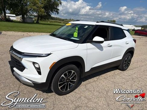 Used 2025 Chevrolet TrailBlazer LT w/ Convenience Package AWD/4WD image 8