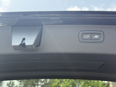 New 2025 Volvo XC90 B6 Plus image 31