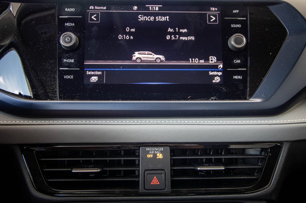 Certified 2024 Volkswagen Taos SE AWD/4WD image 41