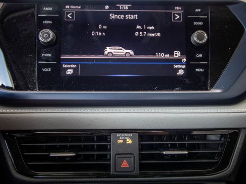 Used 2024 Volkswagen Taos SE AWD/4WD image 41