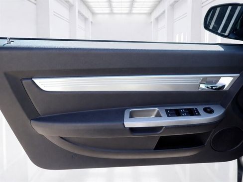 Used 2010 Chrysler Sebring Touring FWD image 30