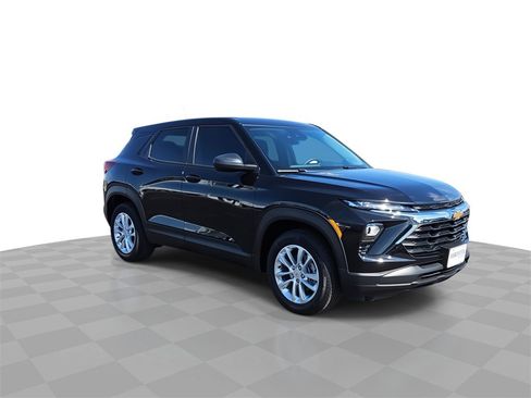Used 2026 Chevrolet TrailBlazer LS w/ LS Convenience Package image 2