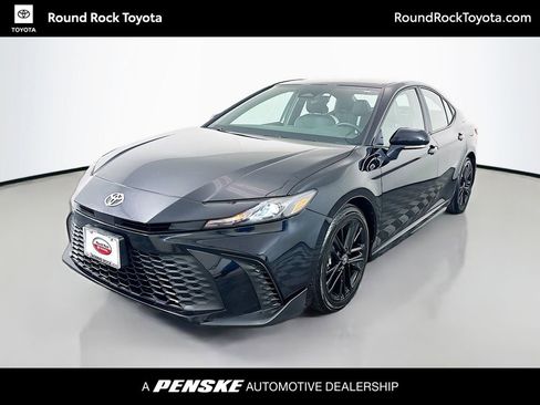 Used 2025 Toyota Camry SE FWD image 1