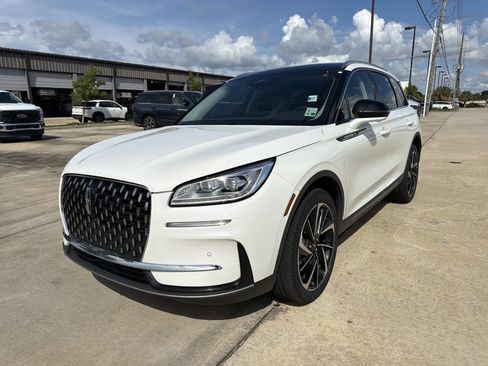 Used 2024 Lincoln Corsair Reserve w/ Equipment Group 201A FWD image 5