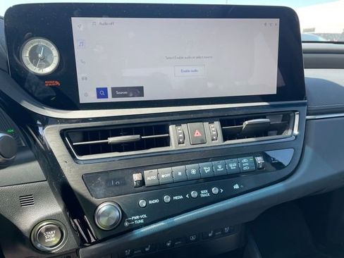 Used 2025 Lexus ES 350 Luxury w/ Accessory Package (Z2) image 9