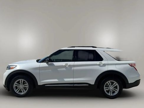 Used 2023 Ford Explorer XLT w/ Equipment Group 202A AWD/4WD image 4