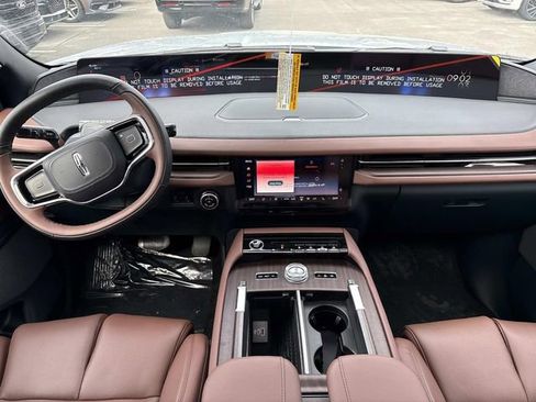 New 2026 Lincoln Navigator Reserve image 16