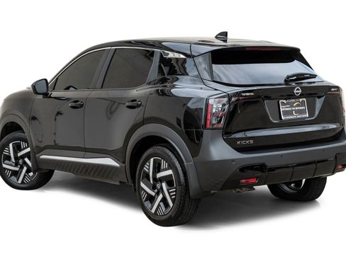 Used 2025 Nissan Kicks SV w/ Illumination Package FWD image 9