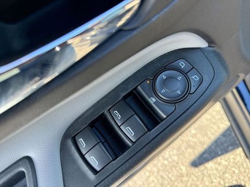 Used 2020 Chevrolet Equinox LS image 13