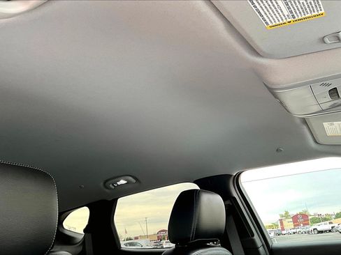 Used 2020 Chevrolet Blazer LT FWD image 16
