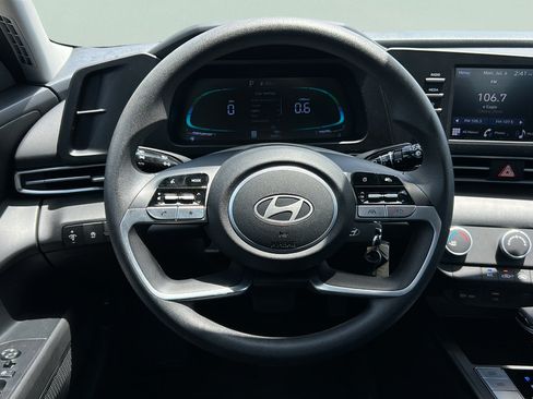 Used 2025 Hyundai Elantra SE FWD image 16