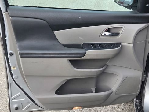 Used 2014 Honda Odyssey LX image 22