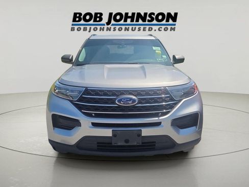 Used 2022 Ford Explorer XLT AWD/4WD image 3