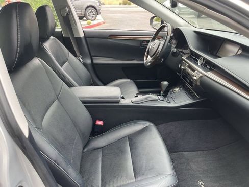 Used 2013 Lexus ES 350 w/ Luxury Pkg FWD image 13