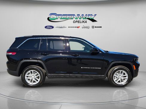 New 2025 Jeep Grand Cherokee Laredo image 9