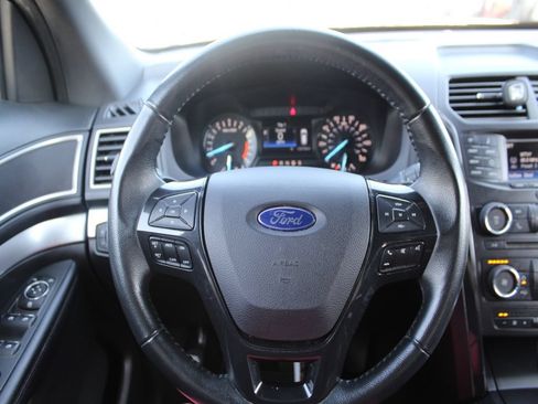 Used 2017 Ford Explorer XLT FWD image 21