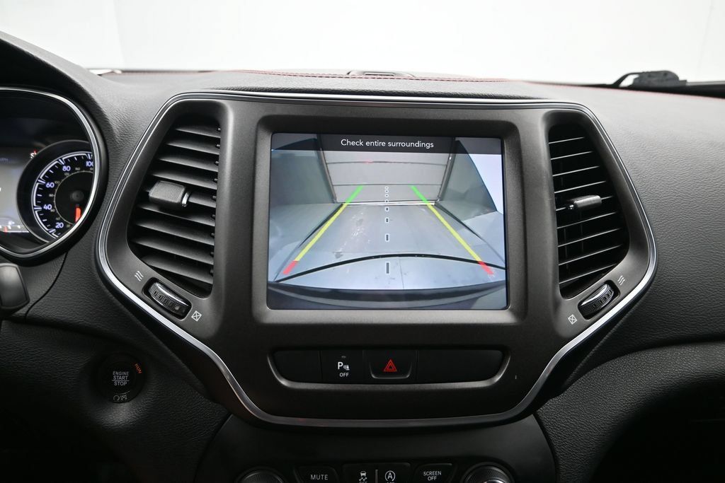 Used 2020 Jeep Cherokee Trailhawk w/ Cold Weather Group AWD/4WD image 16