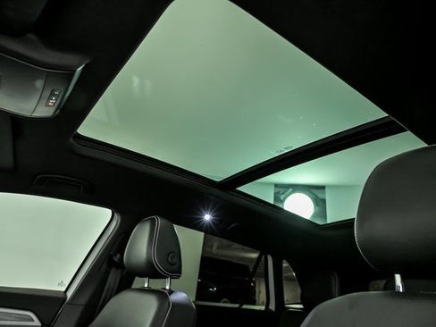 Certified 2022 Volkswagen Atlas Cross Sport SE image 13