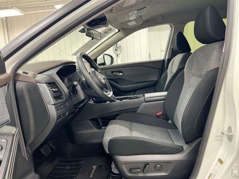 Used 2023 Nissan Rogue SV image 19