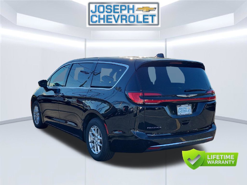 Used 2026 Chrysler Pacifica Select FWD image 5