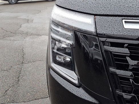 Used 2025 Nissan Armada PRO-4X image 10