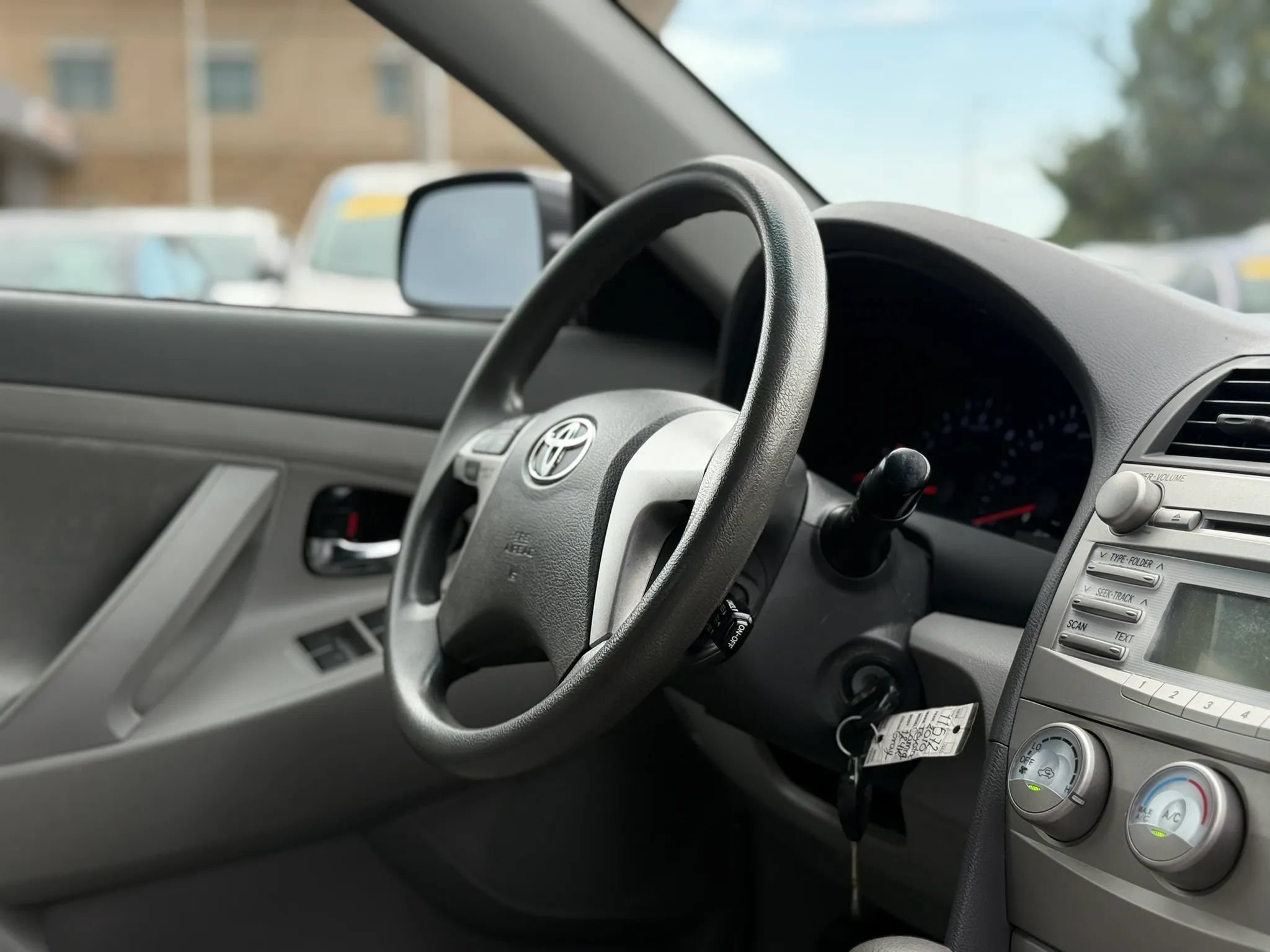 Used 2010 Toyota Camry LE FWD image 27