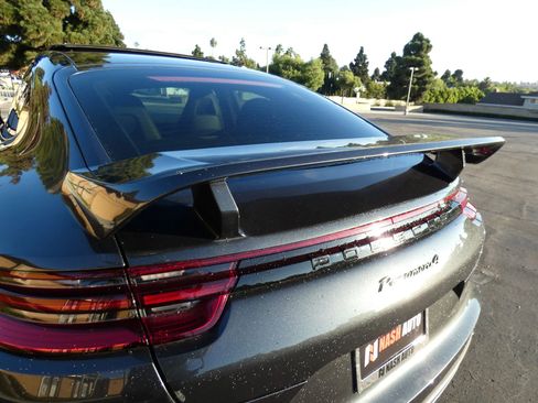Used 2018 Porsche Panamera 4 image 12