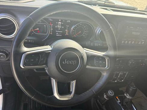 Used 2019 Jeep Wrangler Unlimited Sahara image 12