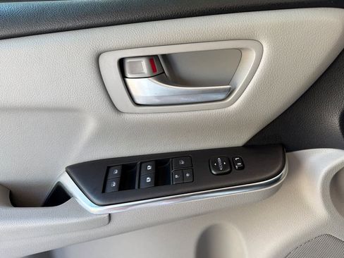 Used 2016 Toyota Camry SE FWD image 12