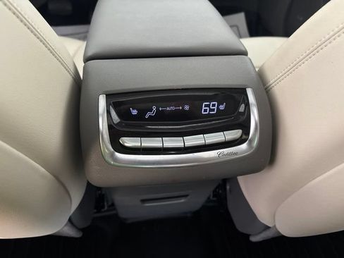 Used 2020 Cadillac XT6 Premium Luxury AWD/4WD image 23