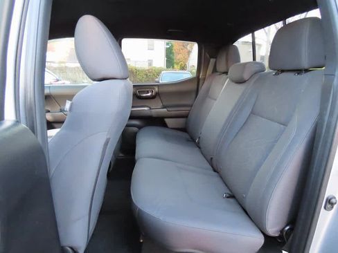 Used 2019 Toyota Tacoma TRD Sport image 15