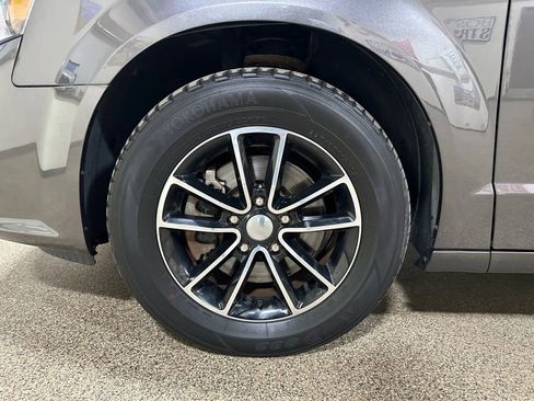 Used 2017 Dodge Grand Caravan SE image 48