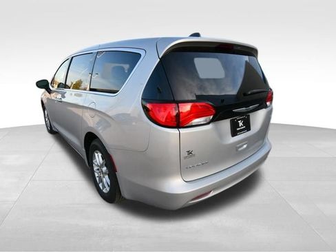 Used 2024 Chrysler Voyager LX FWD image 4