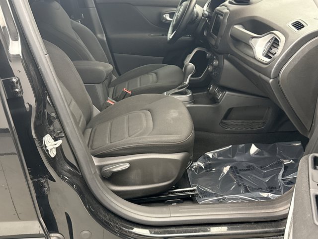 Used 2020 Jeep Renegade Latitude w/ Cold Weather Group AWD/4WD image 16