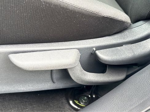 New 2025 Nissan Kicks Play S image 21