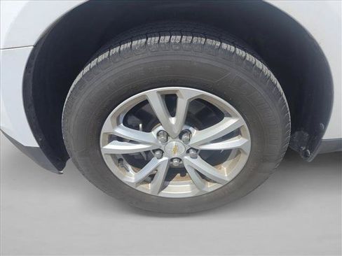 Used 2017 Chevrolet Equinox LT FWD image 23