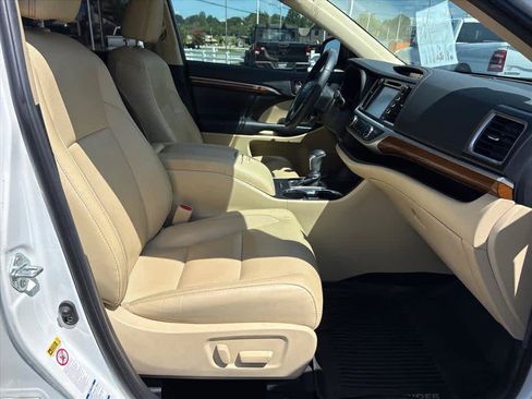 Used 2019 Toyota Highlander Limited AWD/4WD image 6