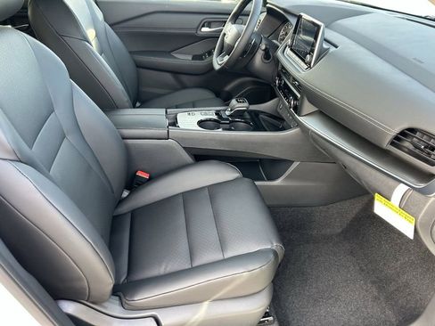 New 2026 Nissan Rogue SV image 9