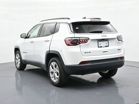 Used 2024 Jeep Compass Latitude AWD/4WD image 8