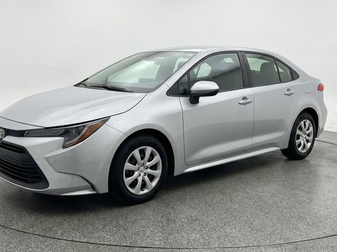 Used 2025 Toyota Corolla LE FWD image 3