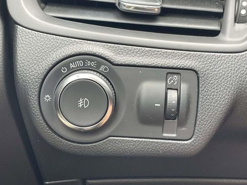 Used 2017 Buick Envision Essence image 25